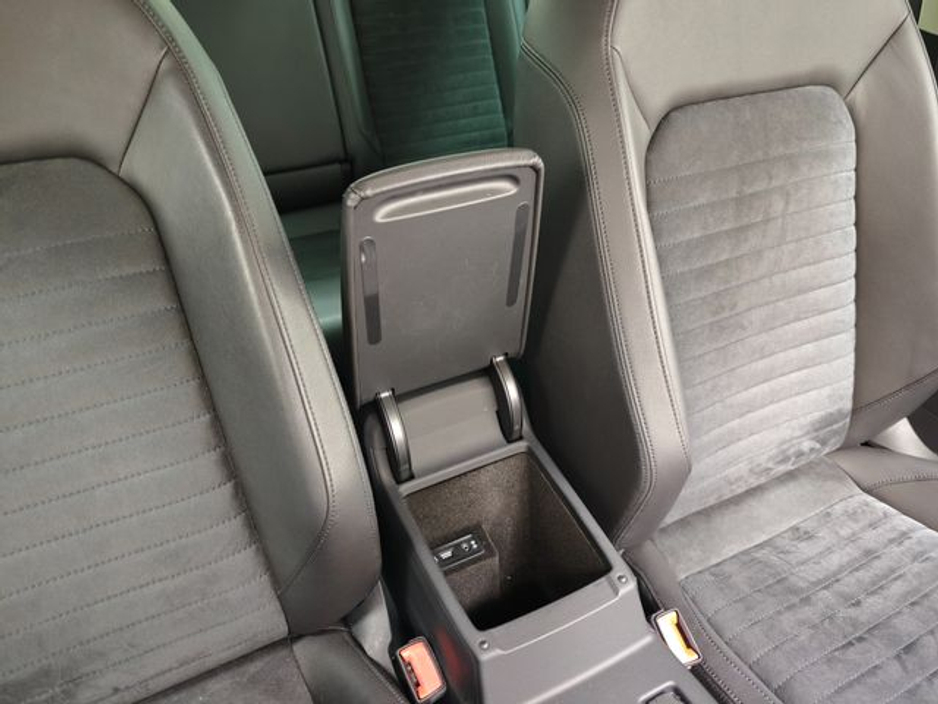 2018 Volkswagen Passat - image 35