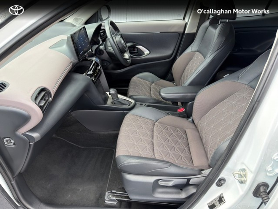 2023 Toyota Yaris Cross  €29,950