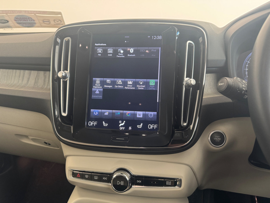 2020 Volvo XC40 - image 14