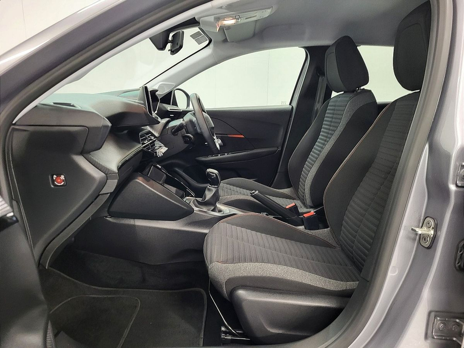 2023 Peugeot 208 - image 6