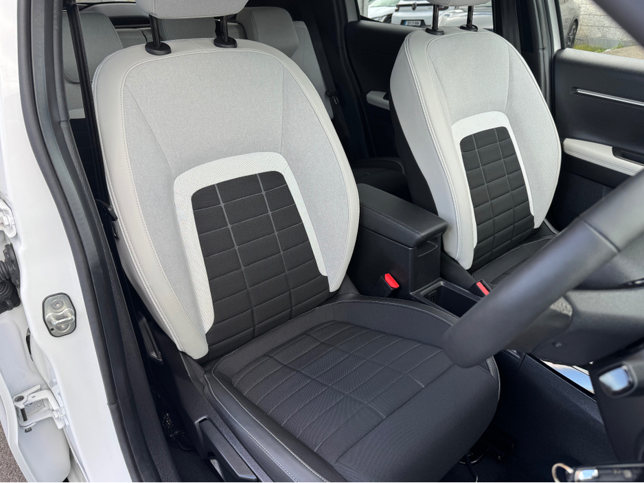 2025 Citroen C3 - image 11