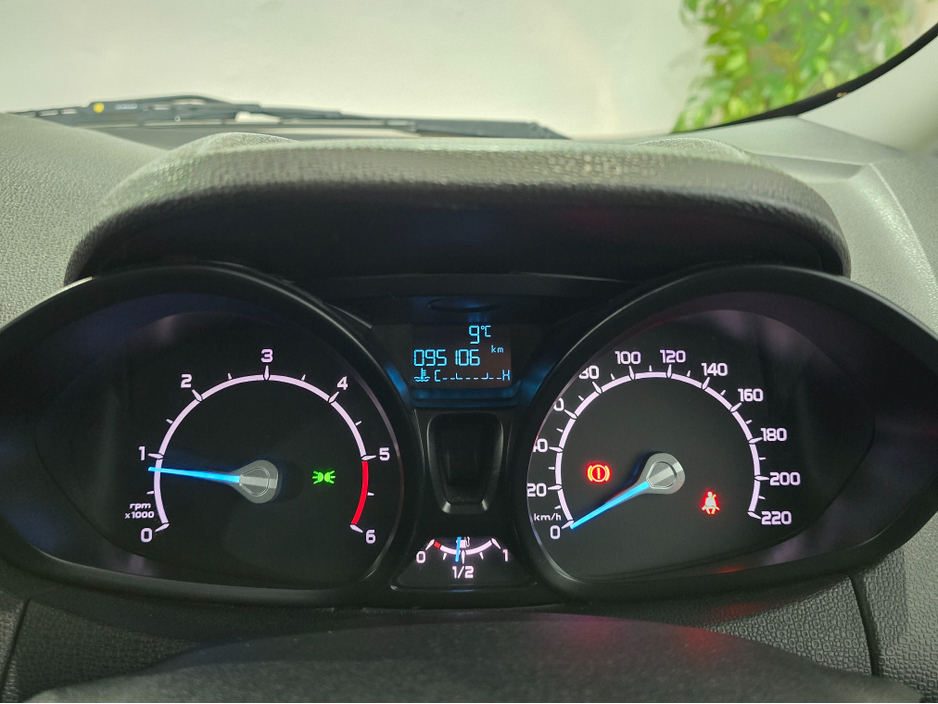 2014 Ford Ecosport - image 20