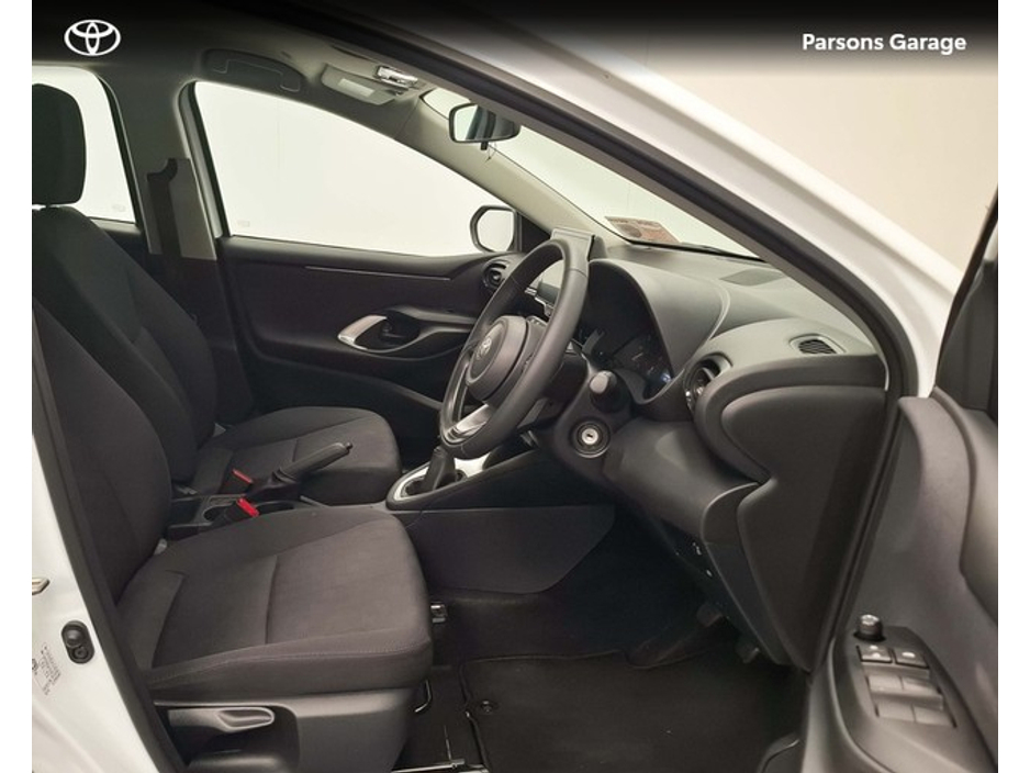 2024 Toyota Yaris - image 8
