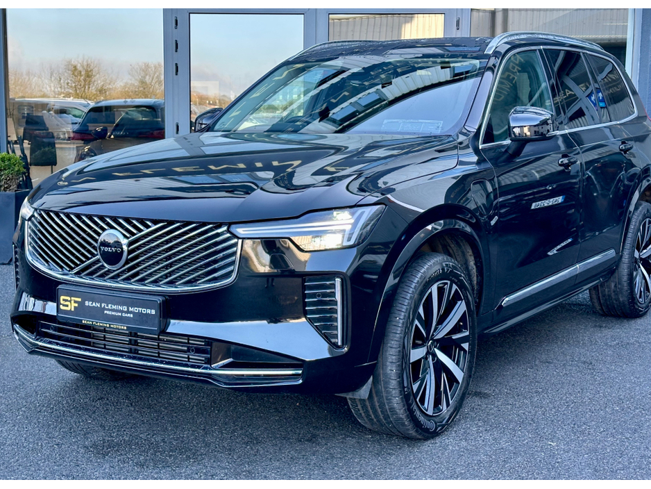 2025 Volvo XC90 CORE T8 PHEV AWD AUTO