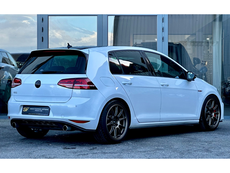 2014 Volkswagen Golf - image 5