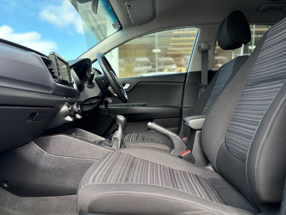 2019 Kia Stonic - image 2