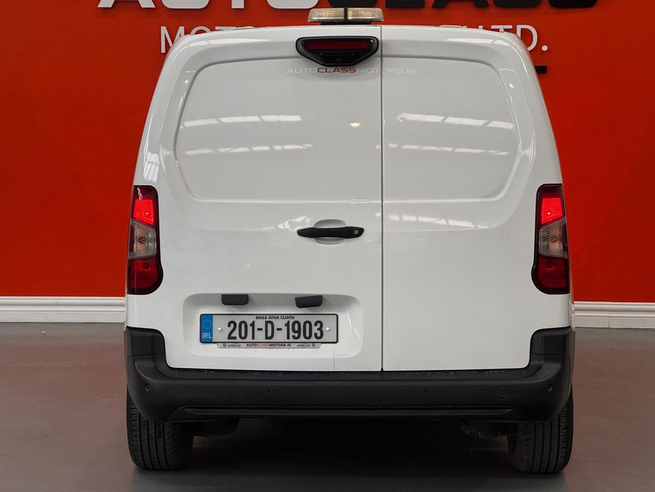 2020 Peugeot Partner - image 7