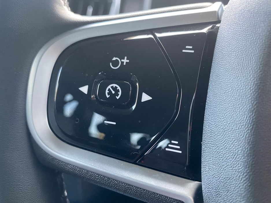 2025 Volvo XC90 - image 26