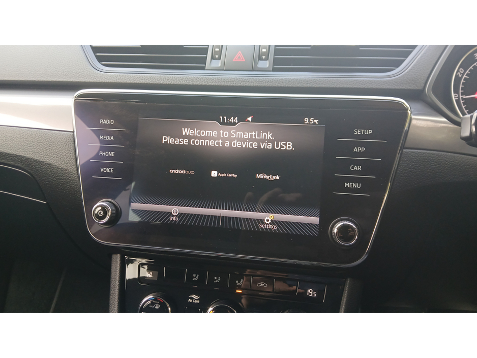 2020 Skoda Superb - image 21