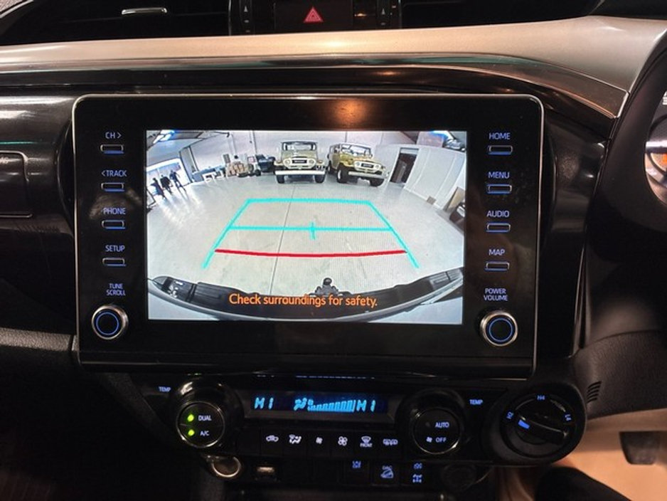 2022 Toyota Hilux 2.4 SR5 DOUBLE CAB 4DR €33,995