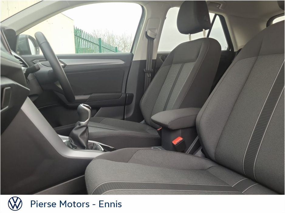 2025 Volkswagen T-Roc - image 7