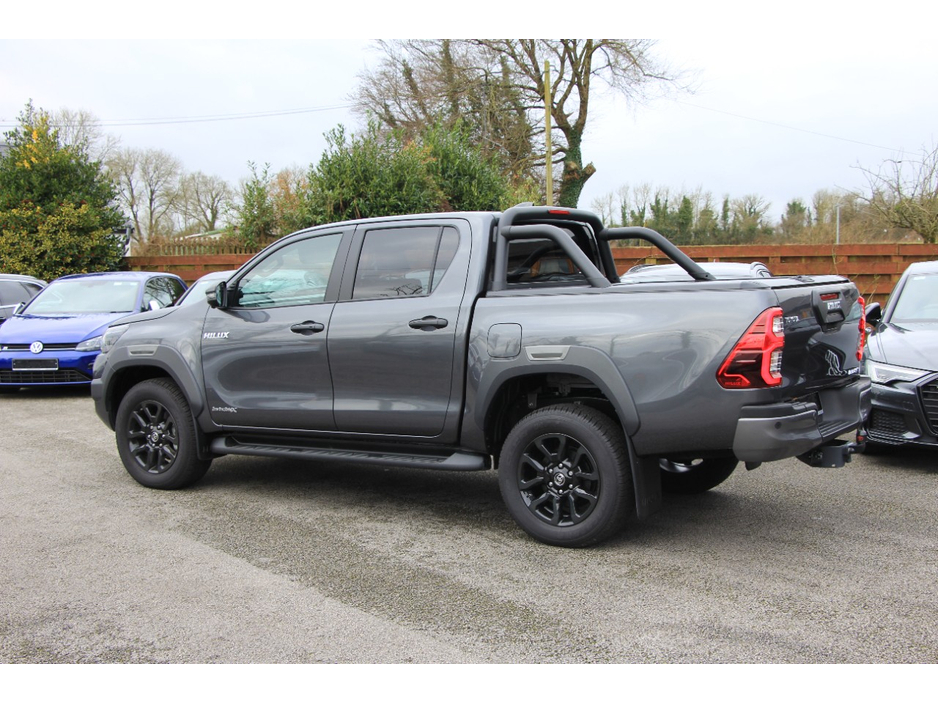 2025 Toyota Hilux - image 21