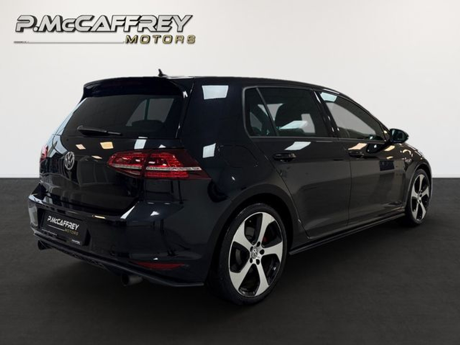2015 Volkswagen Golf - image 5