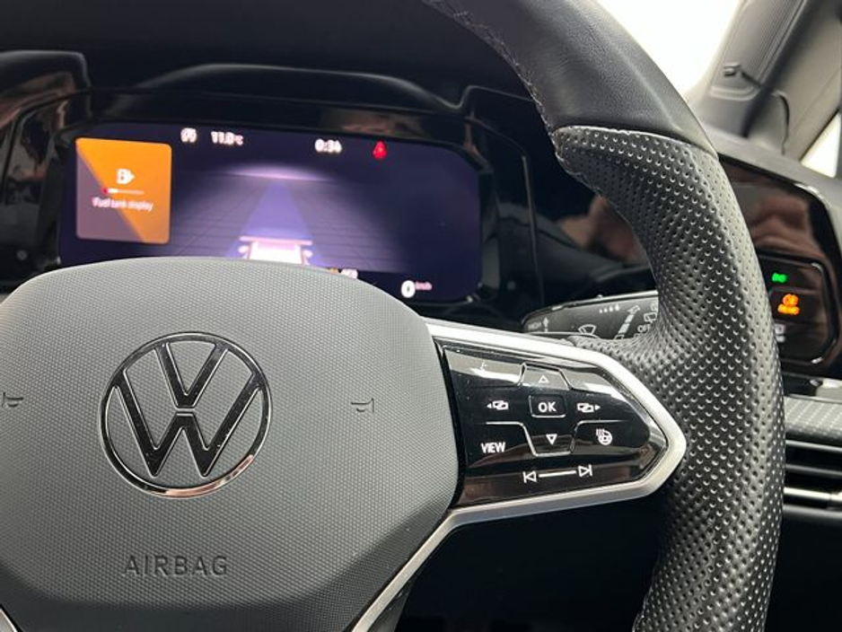 2023 Volkswagen Golf - image 26