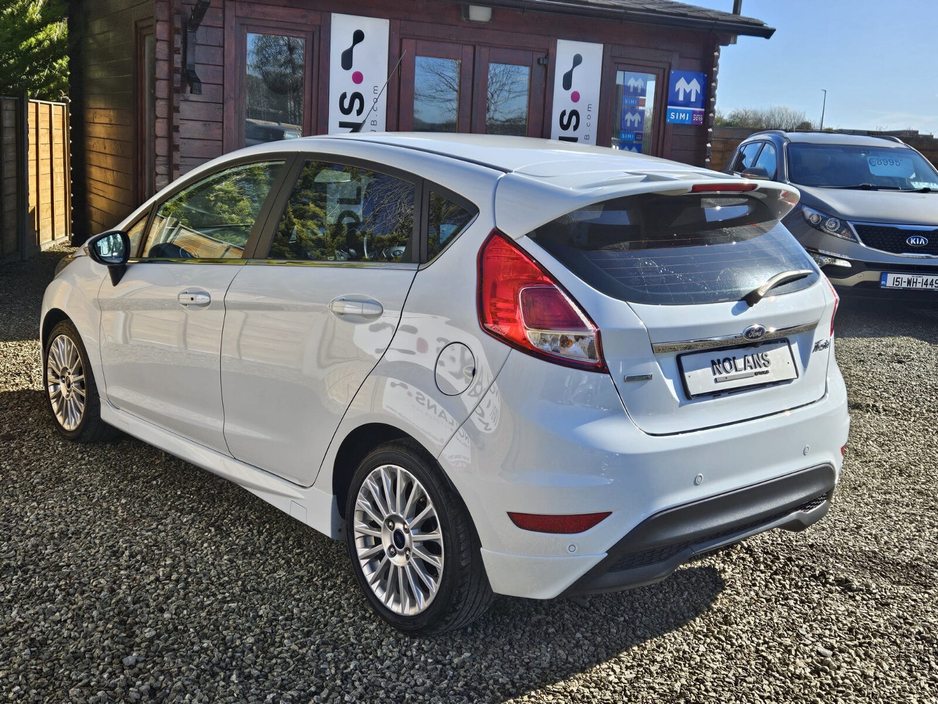 2016 Ford Fiesta - image 15