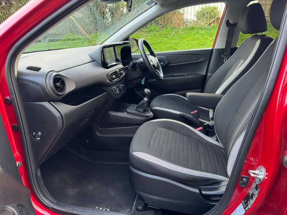 2023 Hyundai i10 - image 9