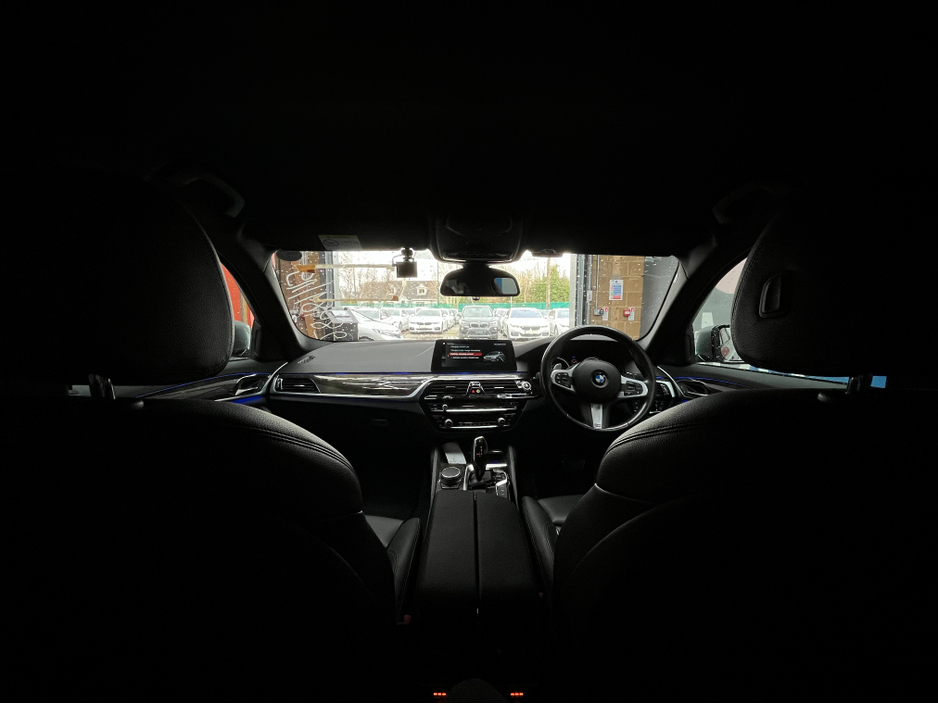 2019 BMW 5 Series - image 19