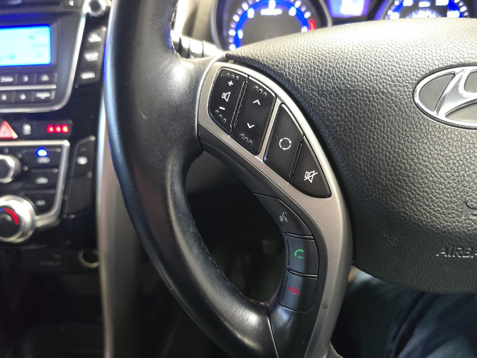 2015 Hyundai i30 - image 15