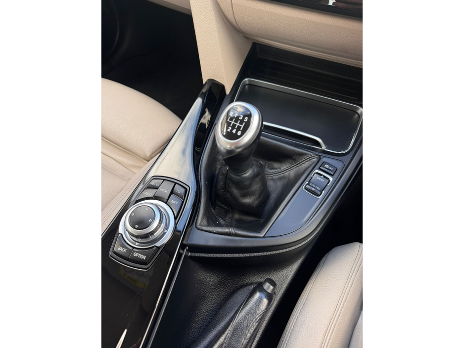 2016 BMW 3 Series - image 24