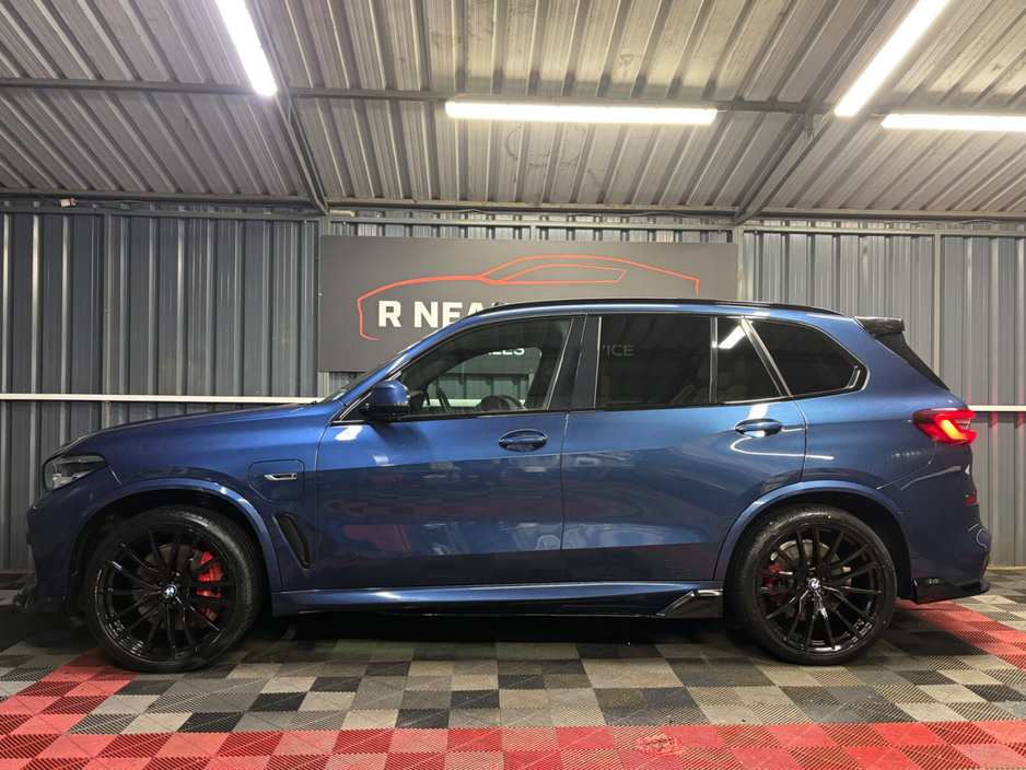 2022 BMW X5 xDrive45e xLine €59,950