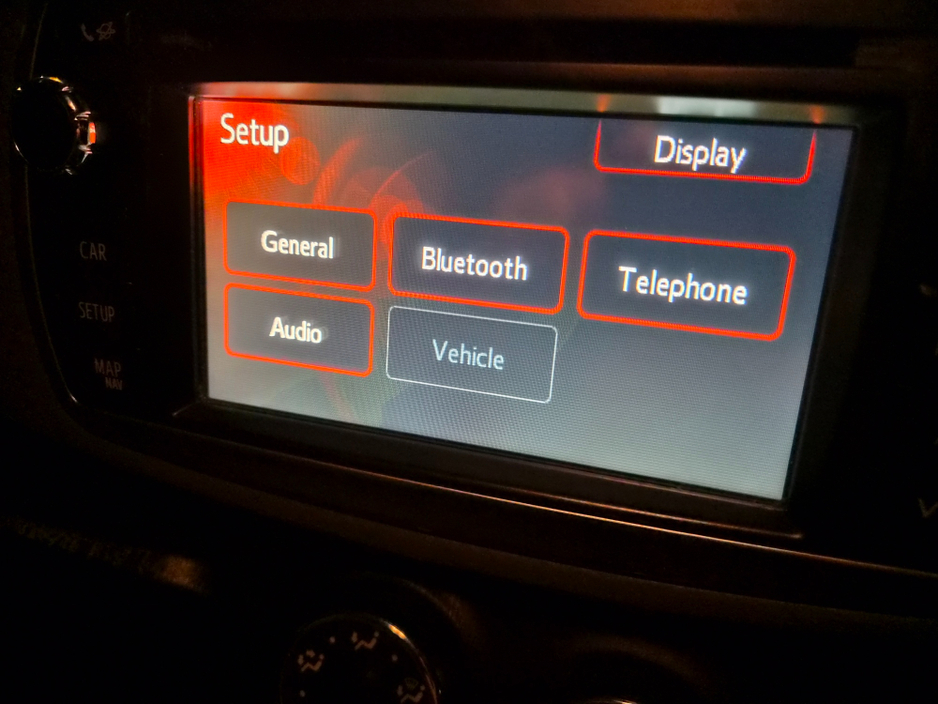 2014 Toyota Yaris - image 21