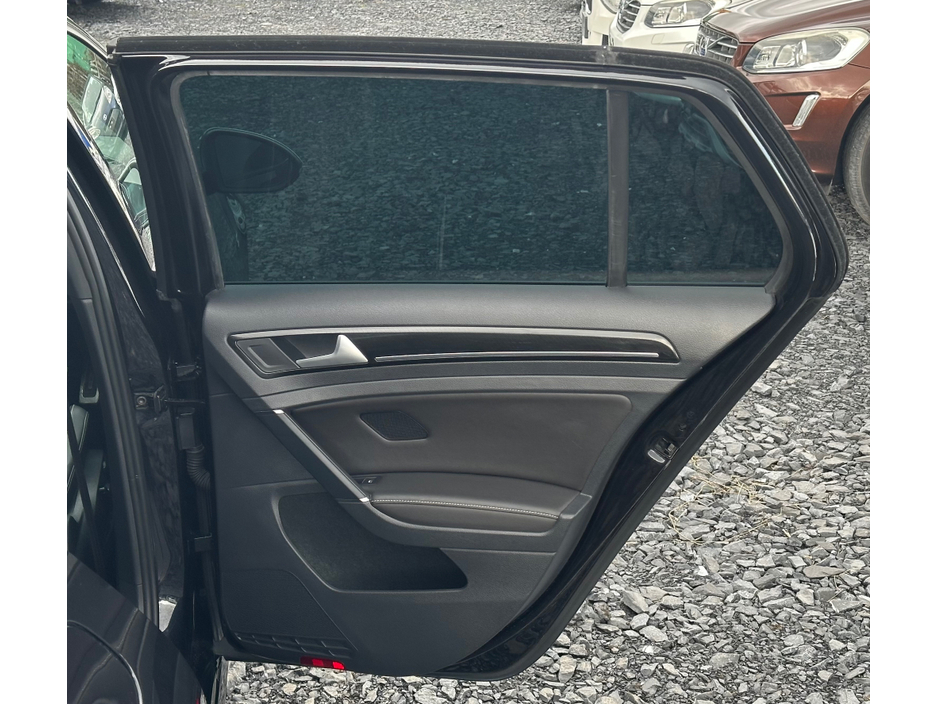 2014 Volkswagen Golf - image 13