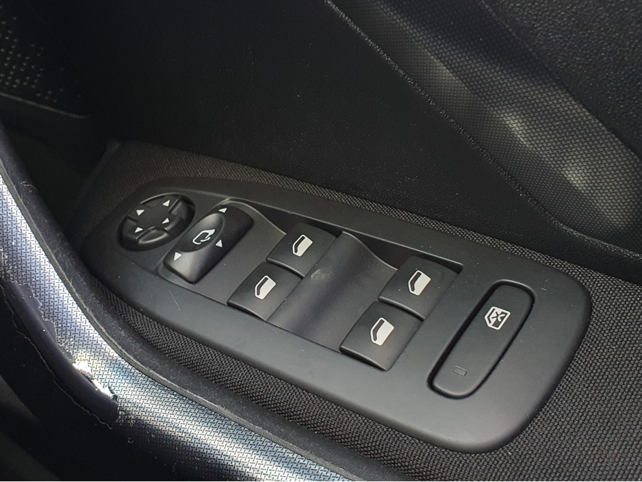 2016 Peugeot 2008 ALLURE 1.2L PETROL 82BHP MANUAL NCT 02/27 FINANCE AVAILABLE @ €47 PER WEEK 2 KEYS/ PARKING SENSORS/ HALF LEATHER SEATS/ TOUCH SCREEN MEDIA/ HISTORY CHECKED €8,750