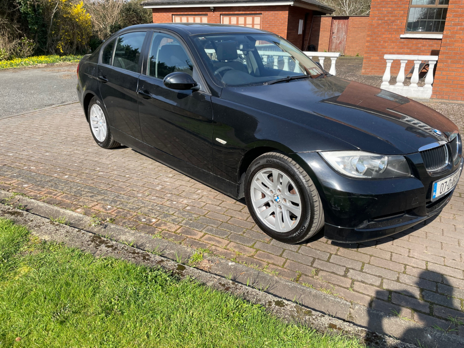 2007 BMW 3 Series - image 2