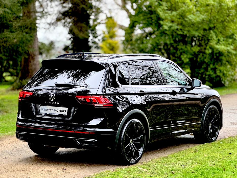 2023 Volkswagen Tiguan - image 8