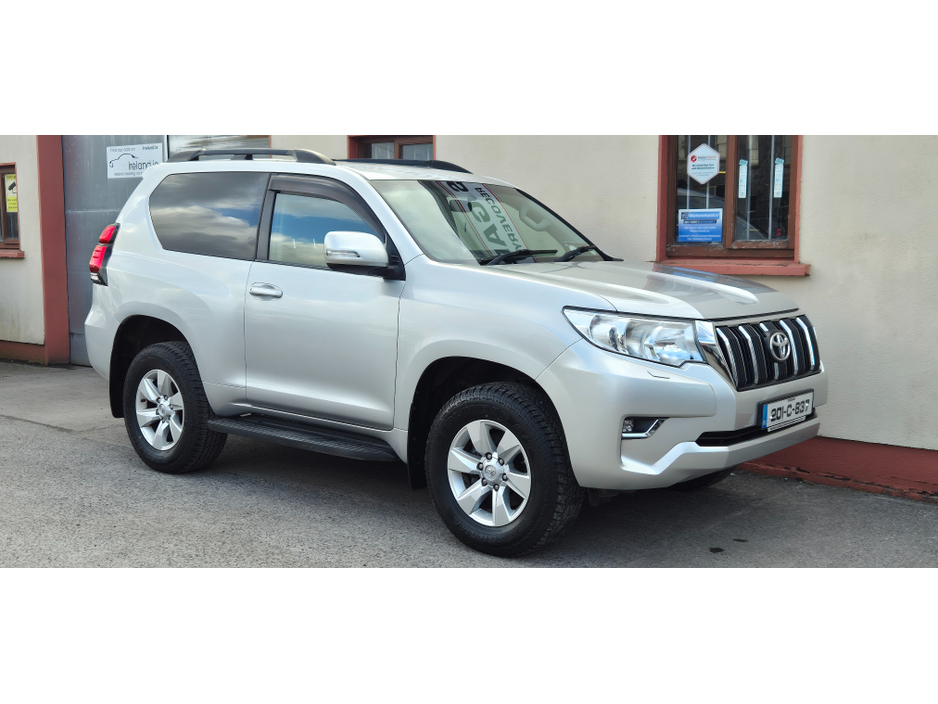 2020 Toyota Landcruiser - image 3