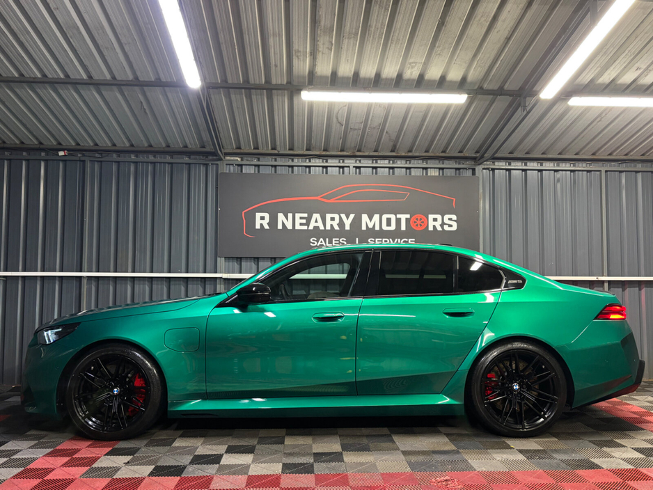 2025 BMW M5 - image 5