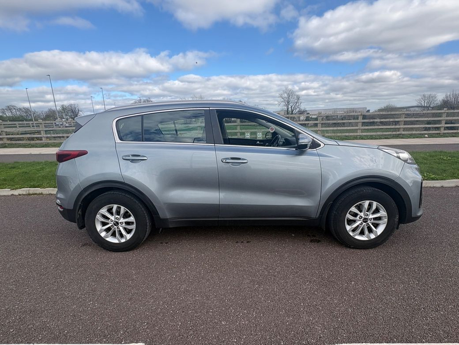 2019 Kia Sportage - image 2