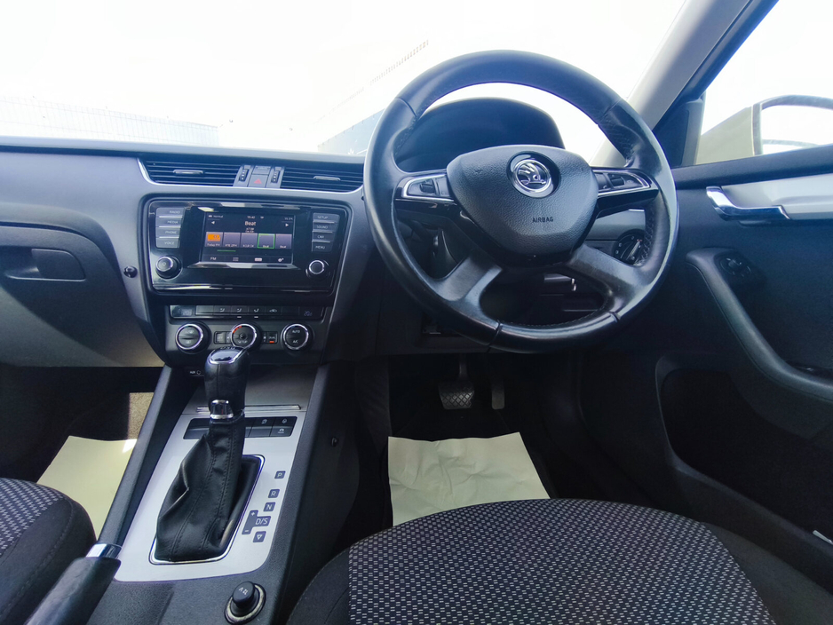 2015 Skoda Octavia - image 13