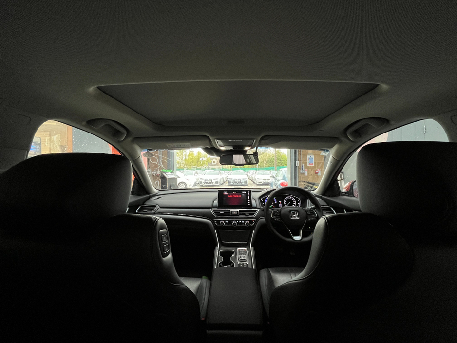 2020 BMW 5 Series - image 20