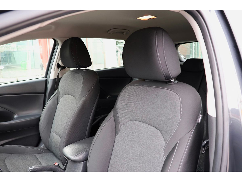 2021 Hyundai i30 - image 14