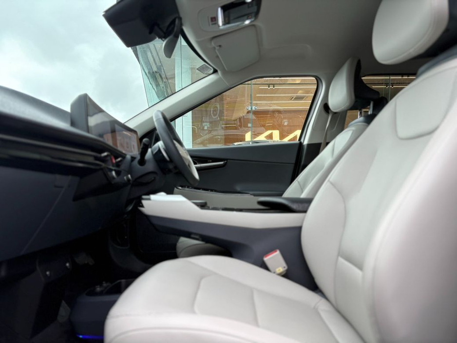 2023 Kia EV6 - image 2