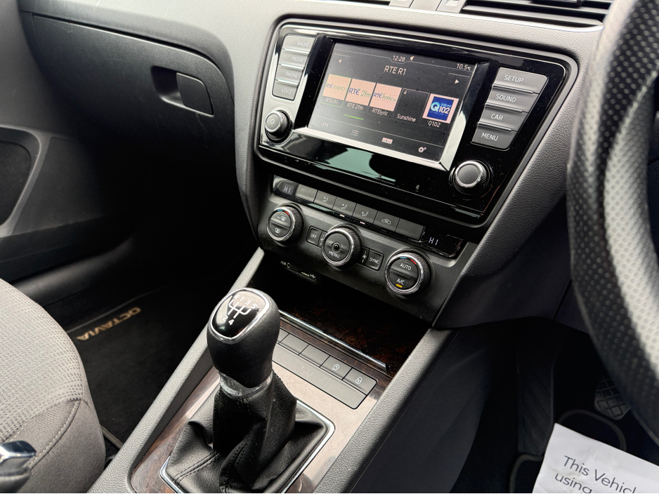 2016 Skoda Octavia - image 17