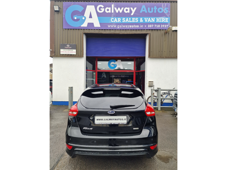 2018 Ford Focus - image 12