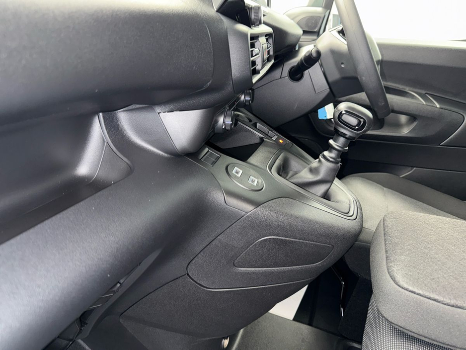 2026 Peugeot Partner - image 27