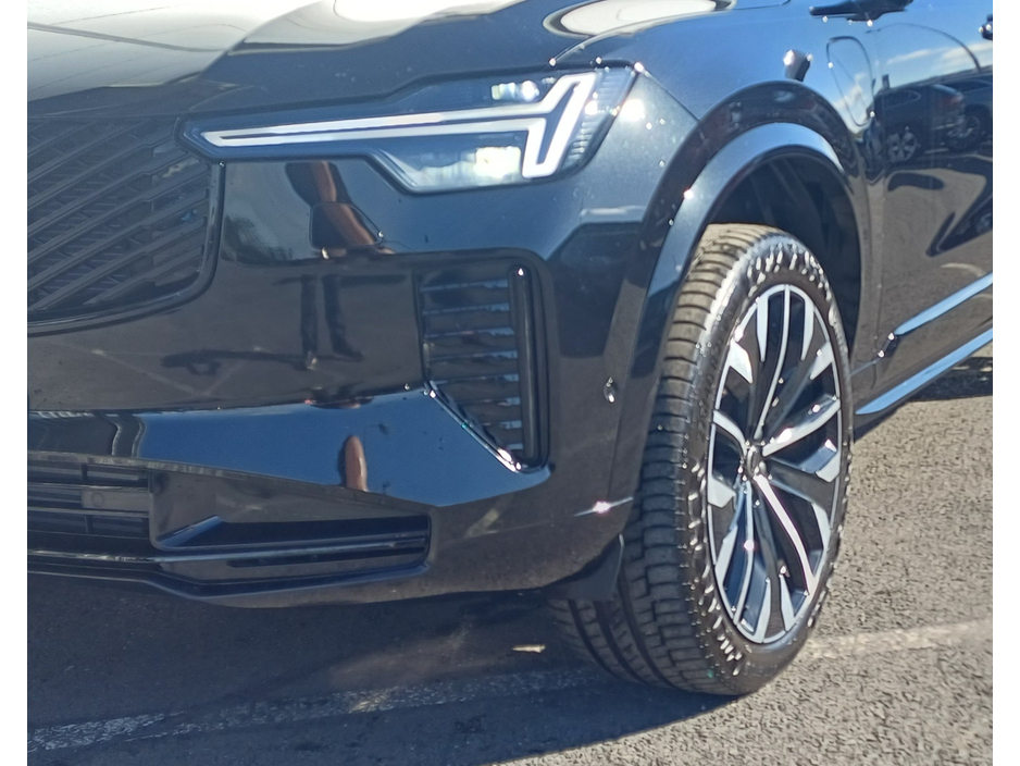 2025 Volvo XC90 - image 17