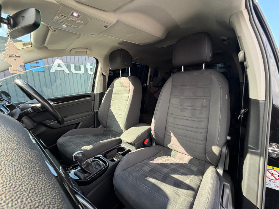 2017 Volkswagen Touran - image 43