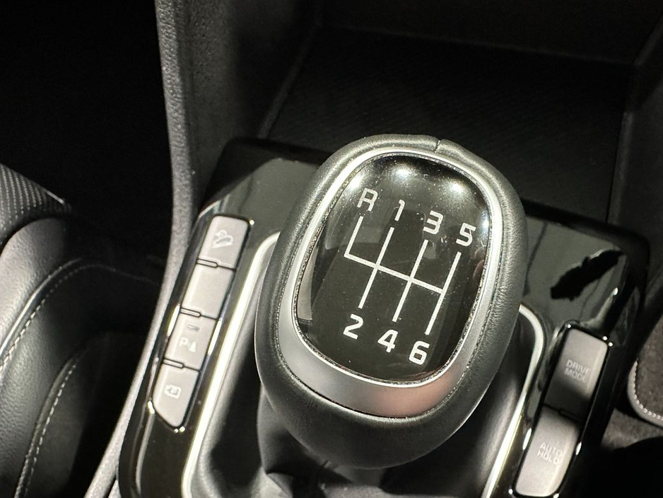 2025 Kia Sportage - image 24