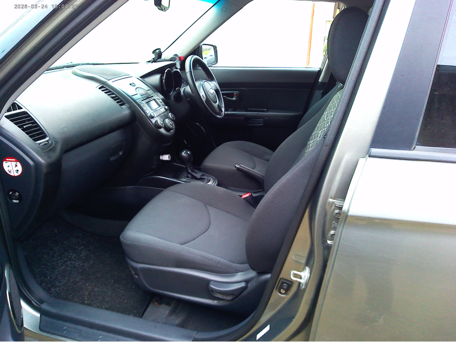 2010 Kia Soul - image 3