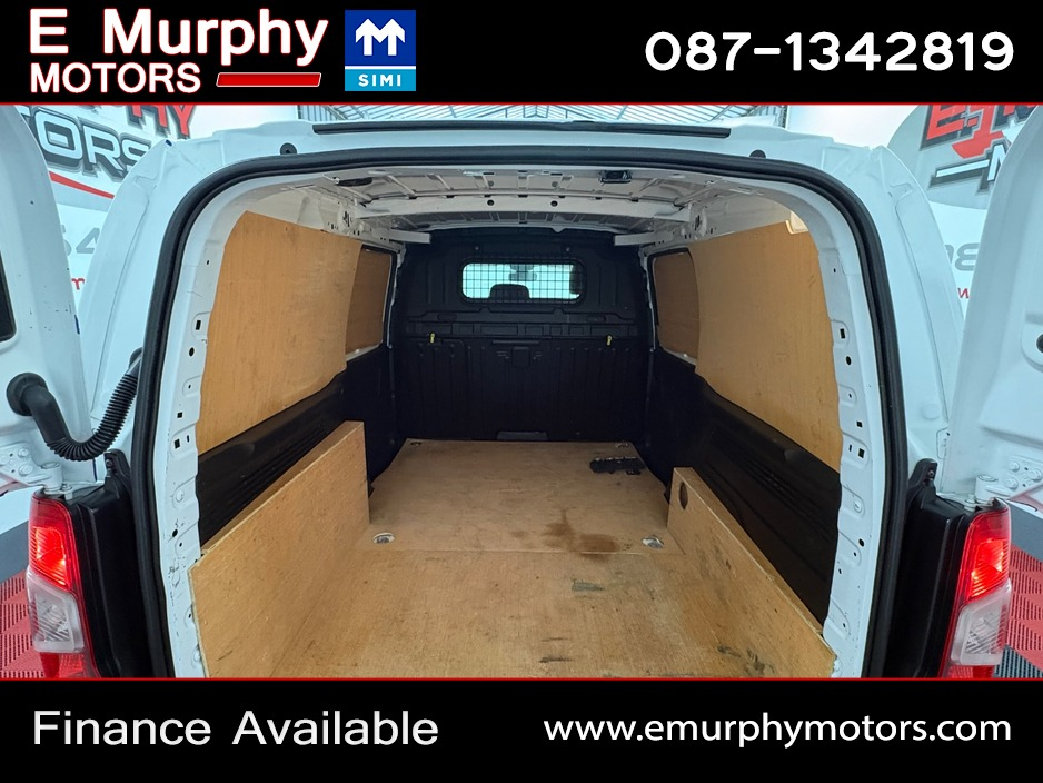 2022 Peugeot Partner - image 11