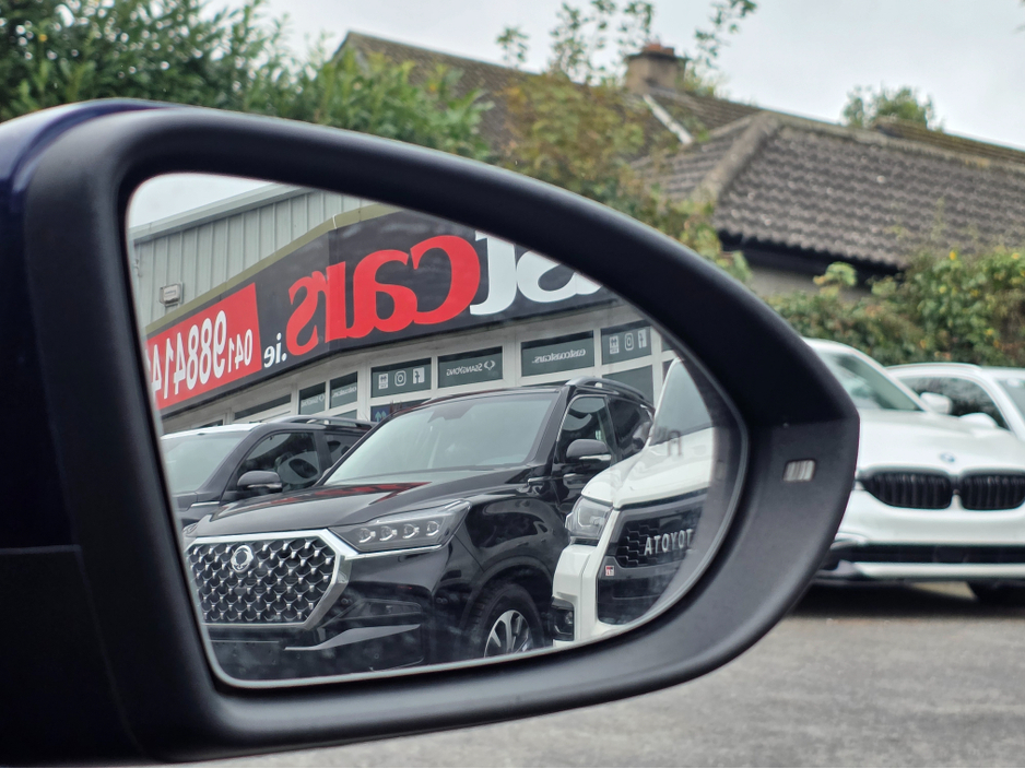 2019 Volkswagen Golf ( 192 REG ) HIGHLINE FULL LEATHER SEATS HEATED ELECTRIC SEATS SAT NAV PACK - VIRTUAL CLOCKS -REVERSE CAMERA - NAVIGATION - CARPLAY - ANDROID AUTO- BLIND SPOT REAR TRAFFIC ASSIST - DISCOVER PRO €22,950