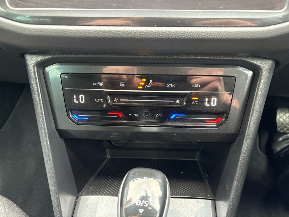 2021 Volkswagen Tiguan - image 20