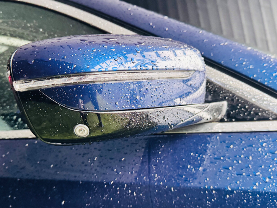 2018 BMW 5 Series - image 19