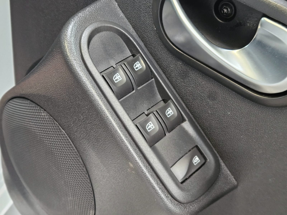 2018 Dacia Duster - image 7