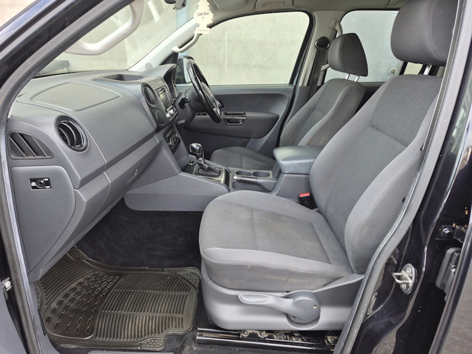 2013 Volkswagen Amarok - image 8