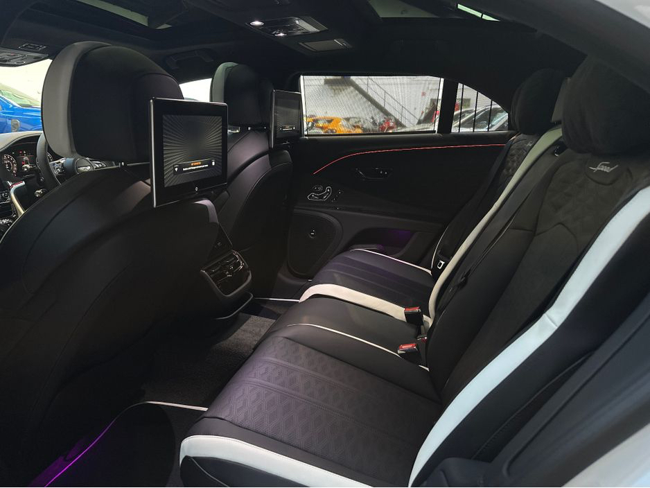 2025 Bentley Flying Spur - image 29